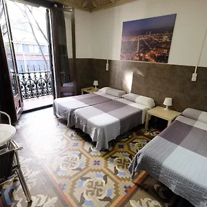 https://lenin-hostel-barcelona.catalonia-hotels.com